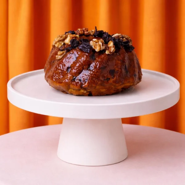 Baba ze śliwką i orzechami