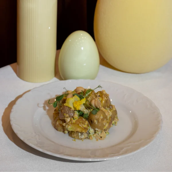 Sałatka ziemniaczana z porem i marynowanymi grzybami